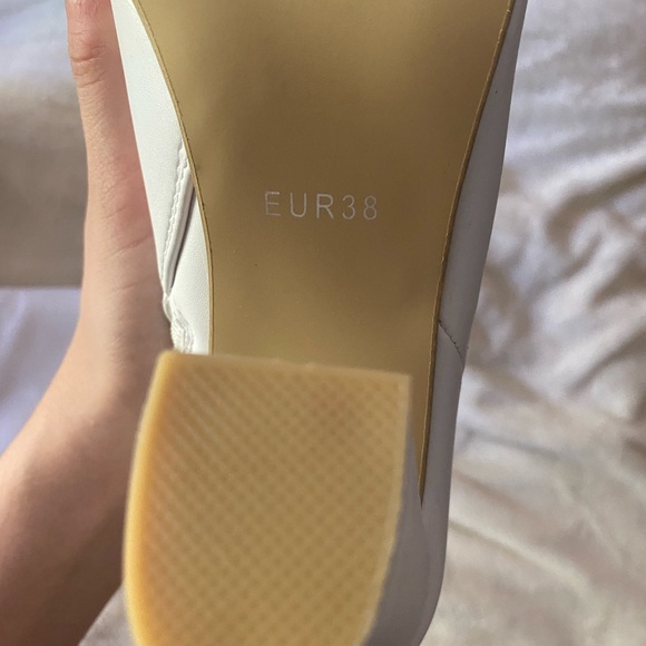 White booties never worn! Size 7.5! Pointed toe! - Picture 4 of 5